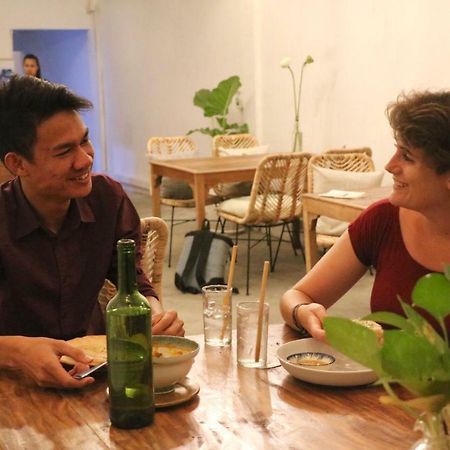 Sacred Lotus - Vegan Cafe X Hostel พนมเปญ ภายนอก รูปภาพ